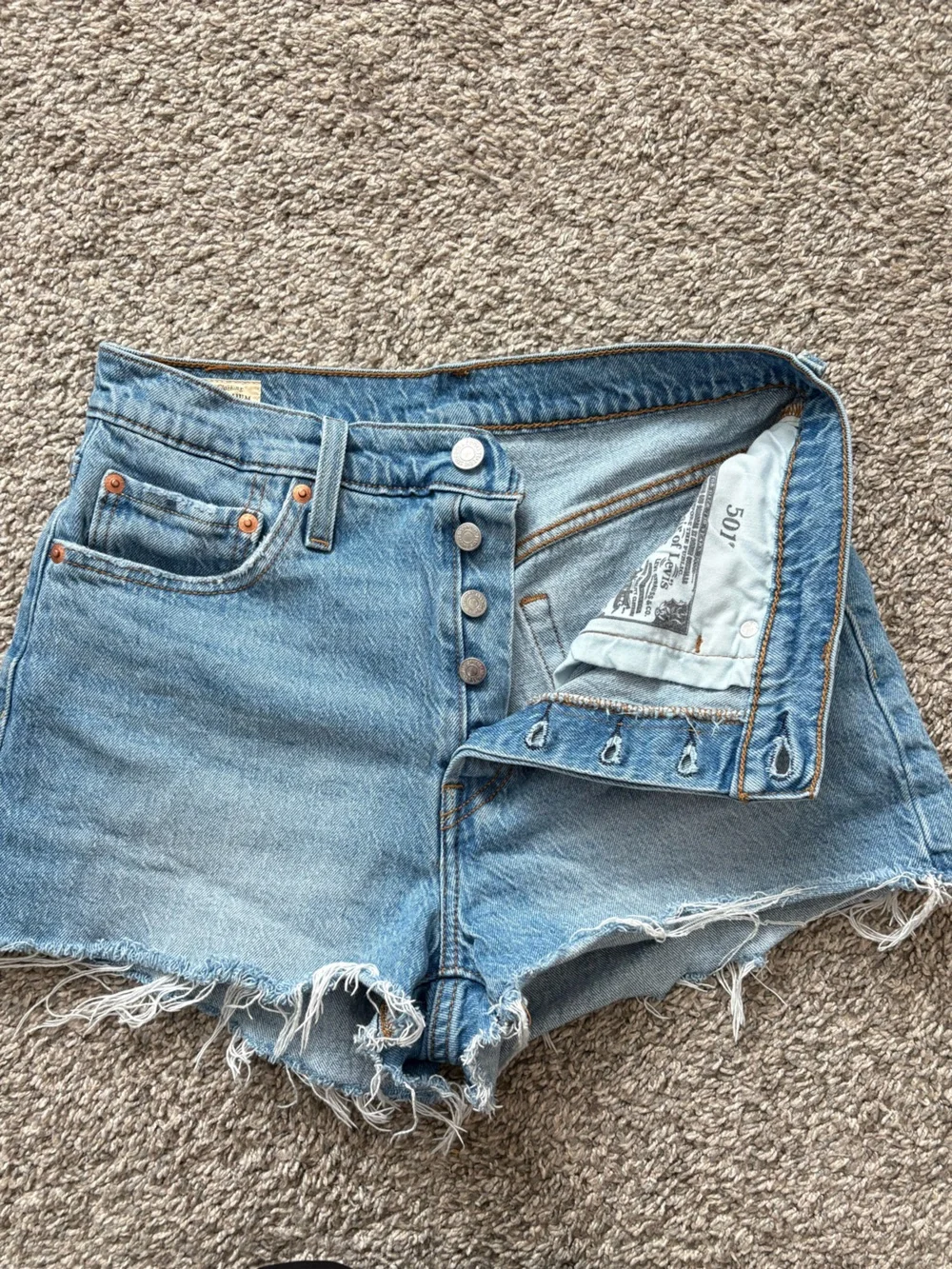 Levi’s 501 Shorts - Picture 2 of 5